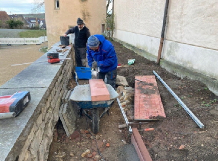 Randstein setzen im Schlossgarten