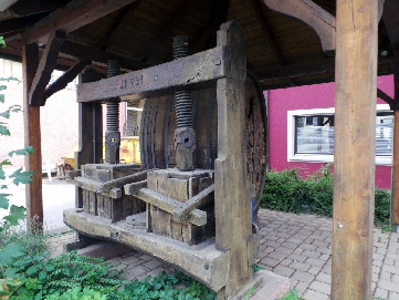 Trotte und Fass +